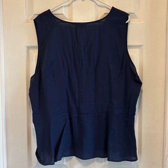 Liz Claiborne, XXL, Navy Blue Button Down Top - Picture 5 of 6